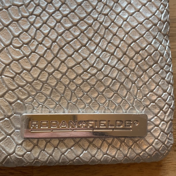 NWT! Rodan + Fields Makeup/Toiletries Case - Picture 2 of 6